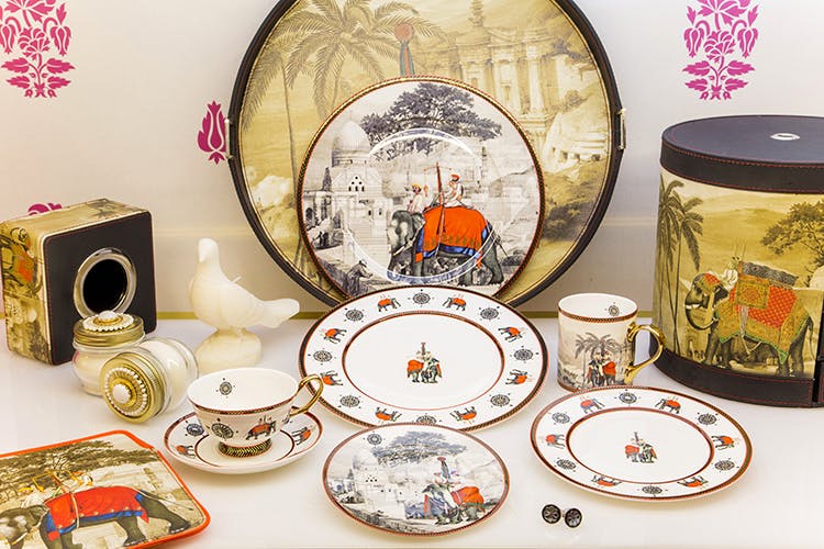 Porcelain,Dishware,Dinnerware set,Ceramic,Plate,Tableware,Tea set,Blue and white porcelain,Antique