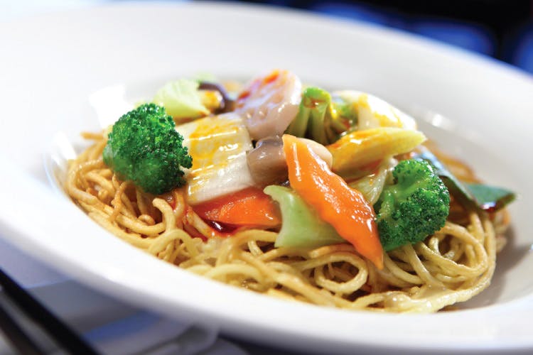 Dish,Food,Cuisine,Noodle,Yakisoba,Lo mein,Chinese noodles,Chow mein,Ingredient,Pancit