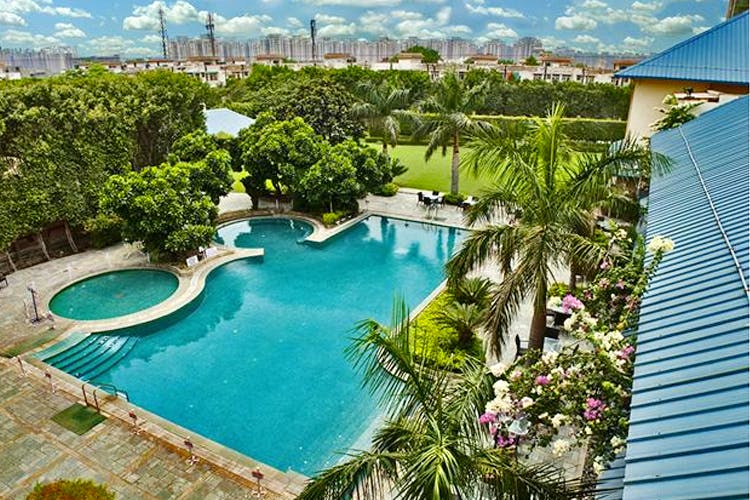 Swimming pool,Property,Real estate,Building,Resort,Condominium,House,Vacation,Leisure,Estate
