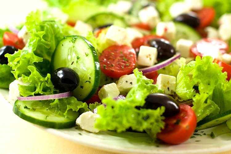 Dish,Food,Cuisine,Greek salad,Garden salad,Salad,Vegetable,Ingredient,Leaf vegetable,Lettuce