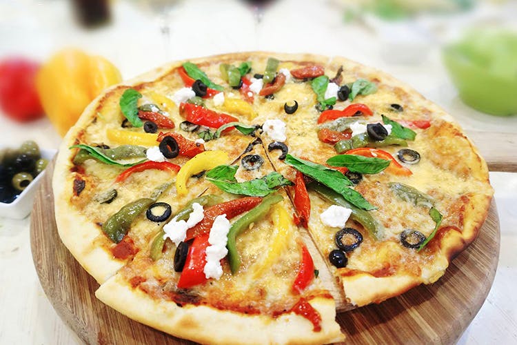 Dish,Pizza,Food,Cuisine,Pizza cheese,Ingredient,California-style pizza,Flatbread,Italian food,Recipe