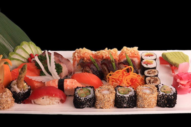 Dish,Cuisine,Food,Sushi,California roll,Gimbap,Rice ball,Osechi,Comfort food,Sashimi