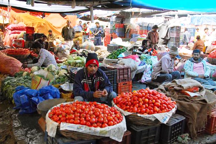 Natural foods,Market,Marketplace,Selling,Bazaar,Local food,Public space,Human settlement,Whole food,Trade