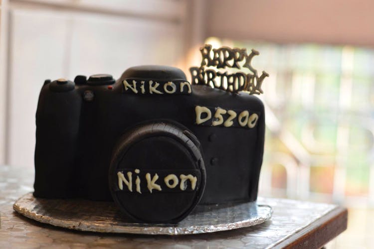 Cameras & optics,Camera,Camera accessory,Mirrorless interchangeable-lens camera,Reflex camera,Digital camera,Single-lens reflex camera,Cake,Camera lens,Photography