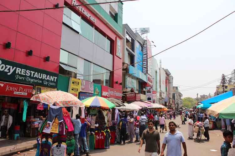 Marketplace,Bazaar,Market,Town,People,Public space,City,Human settlement,Shopping,Pedestrian