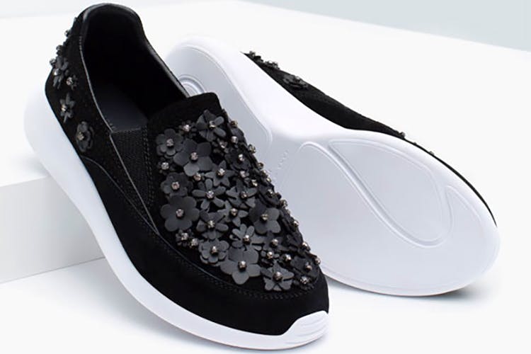Footwear,White,Black,Shoe,Sneakers,Plimsoll shoe,Walking shoe,Athletic shoe,Outdoor shoe,Black-and-white
