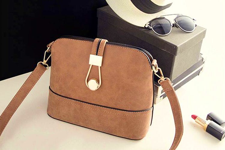 Bag,Handbag,Messenger bag,Brown,Fashion accessory,Leather,Tan,Shoulder,Baggage,Satchel