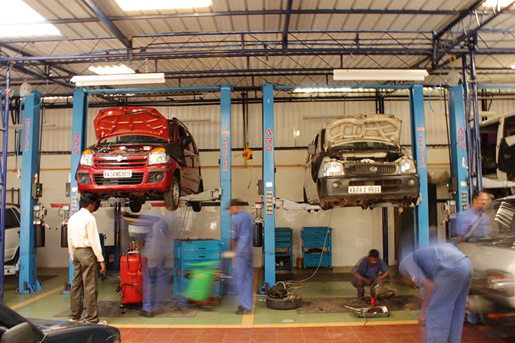 Motor vehicle,Automobile repair shop,Transport,Vehicle,Car,Auto mechanic,Factory,Industry,Commercial vehicle,Machine