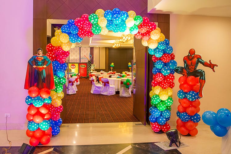 Decoration,Balloon,Party supply,Architecture,Arch,Function hall,Party,Toy