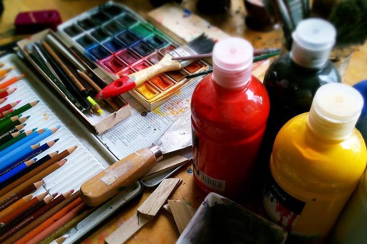 Writing implement,Watercolor paint,Material property,Paint,Brush,Pastel,Crayon,Palette,Acrylic paint,Office instrument