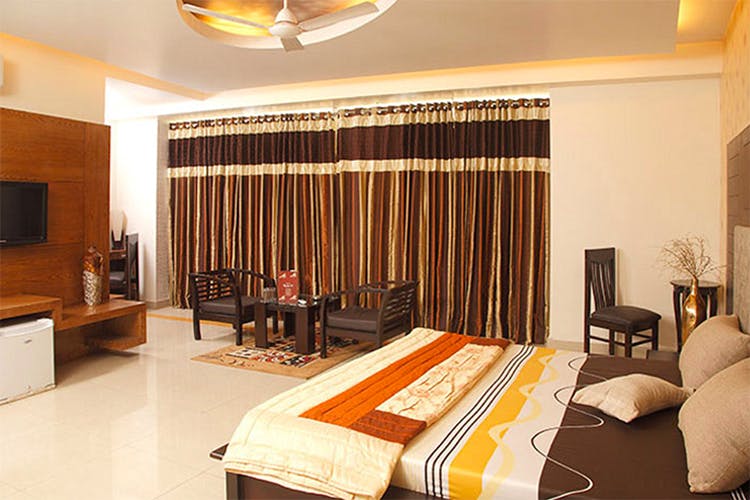 Room,Furniture,Bedroom,Property,Interior design,Bed,Ceiling,Building,Curtain,Bed sheet