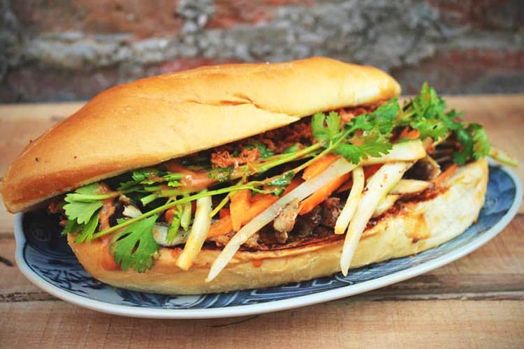 Dish,Food,Cuisine,Ingredient,Rou jia mo,Bánh mì,Fast food,Sandwich,Produce,Original chicken sandwich