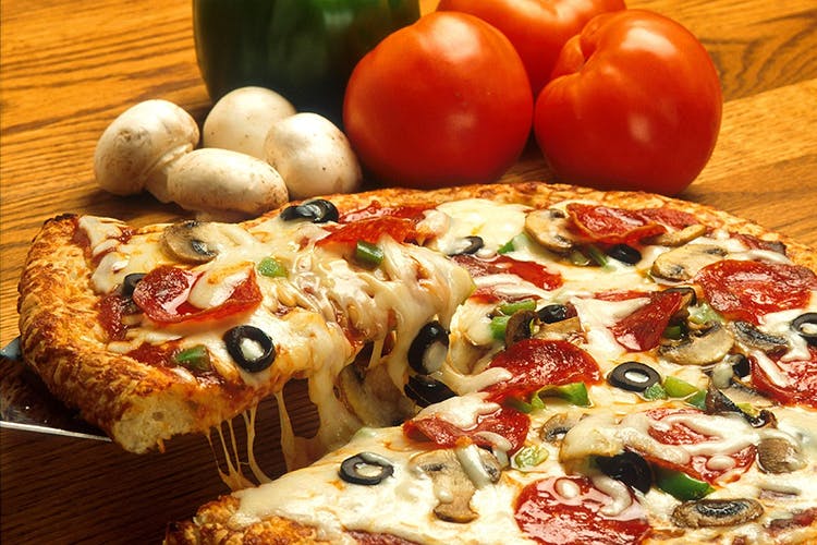 Dish,Food,Cuisine,Pizza,Pizza cheese,Ingredient,California-style pizza,Italian food,Flatbread,Produce