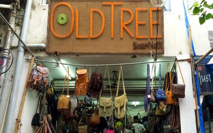 Trendy bags collection in Sarojini Nagar market #bags#love  #sarojininagarmarketonline #mumbai