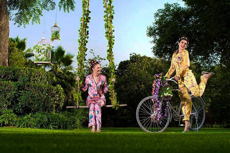 Bicycle,Vehicle,Grass,Lawn,Tree,Fun,Dress,Spring,Fashion,Leisure