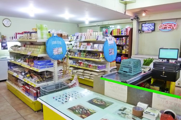 Convenience store,Retail,Product,Supermarket,Building,Grocery store,Convenience food,Outlet store,Bookselling,Stationery