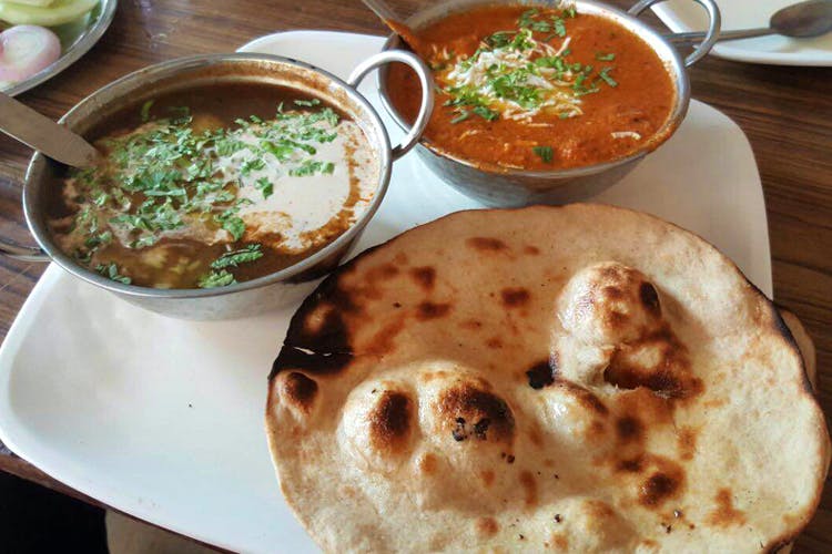 Dish,Food,Cuisine,Naan,Ingredient,Kulcha,Punjabi cuisine,Curry,Flatbread,Produce