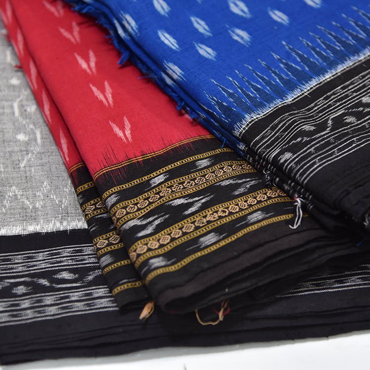 Textile,Zipper,Pocket,Pattern,Patchwork,Visual arts,Woven fabric,Linen,Stole
