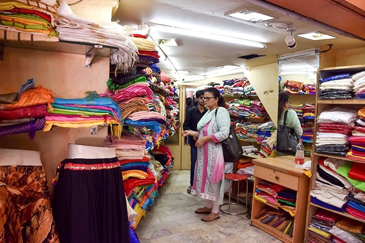 Bazaar,Shopping,Market,Public space,Marketplace,Selling,Textile,Boutique,Room,Outlet store