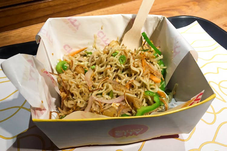 Food,Cuisine,Dish,Pad thai,Ingredient,Karedok,Chow mein,Noodle,Chinese food,Produce