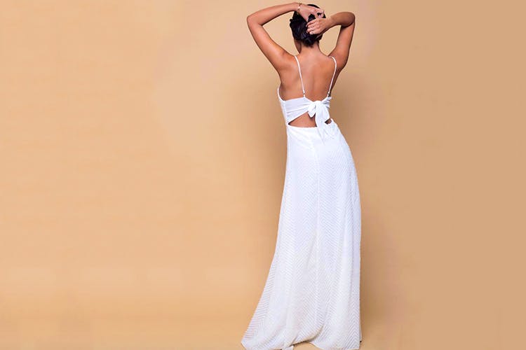 White,Dress,Clothing,Shoulder,Gown,Fashion,Arm,Neck,Wedding dress,Joint