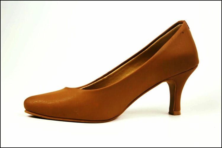 Footwear,High heels,Tan,Basic pump,Shoe,Brown,Court shoe,Caramel color,Beige,Leather