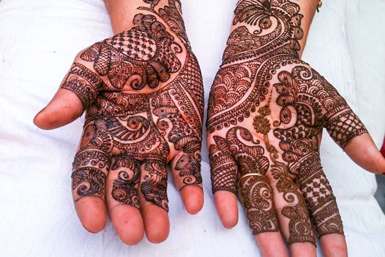 Mehndi,Pattern,Skin,Nail,Henna,Finger,Hand,Design,Visual arts,Motif