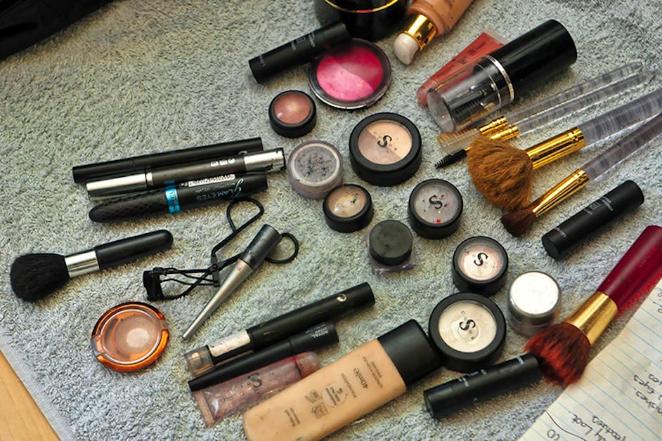 Here's What To Stock Up Your DIY Wedding Make-Up Kit With