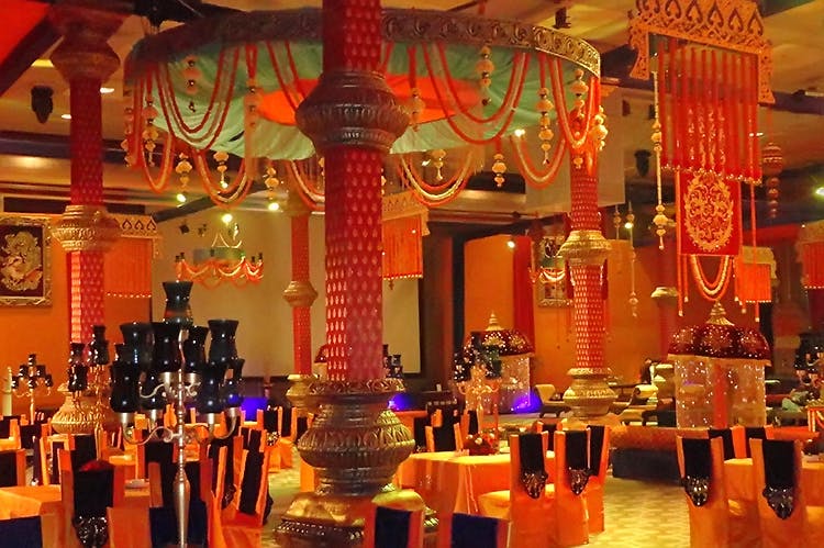 Barware,Bar,Building,Function hall,Restaurant