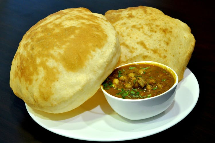 Dish,Food,Cuisine,Ingredient,Puri,Kulcha,Chole bhature,Produce,Indian cuisine,Staple food