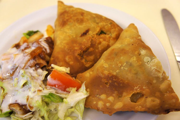 Dish,Food,Cuisine,Fried food,Ingredient,Empanada,Filo,Produce,Pasty,Chimichanga