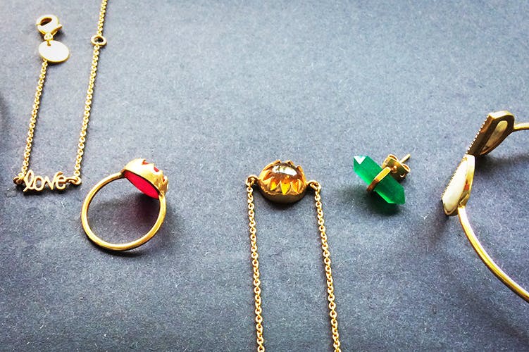 Jewellery,Fashion accessory,Body jewelry,Yellow,Chain,Necklace,Metal,Pendant,Jewelry making,Copper
