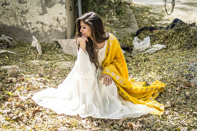 Dress,Clothing,Yellow,Lady,Beauty,Leaf,Fashion,Gown,Photo shoot,Outerwear