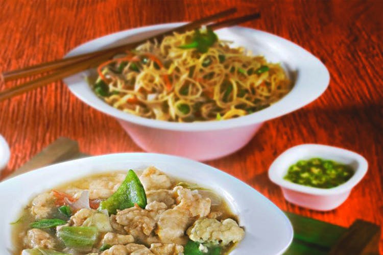 Dish,Food,Cuisine,Ingredient,Karedok,Chow mein,Rice noodles,Pancit,Chinese food,Chinese noodles