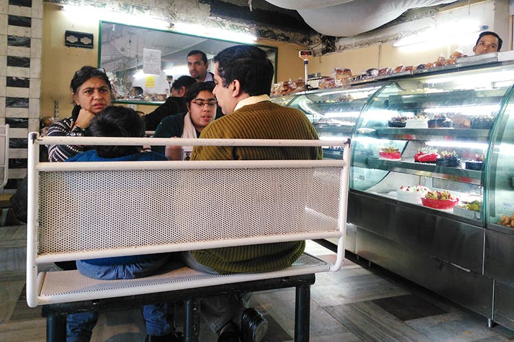 Fast food restaurant,Fast food,Customer