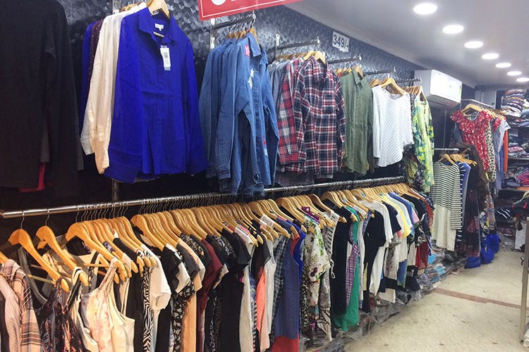 Boutique,Clothing,Outlet store,Room,Textile,Retail,Closet,Bazaar,Building,Selling