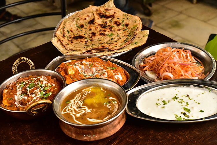 Dish,Food,Cuisine,Ingredient,Punjabi cuisine,Meal,Curry,Indian cuisine,Roti prata,Sindhi cuisine