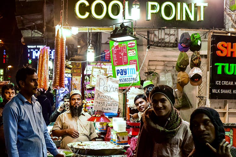 People,Snapshot,Street,Urban area,Human,Bazaar,Night,Photography,City,Market