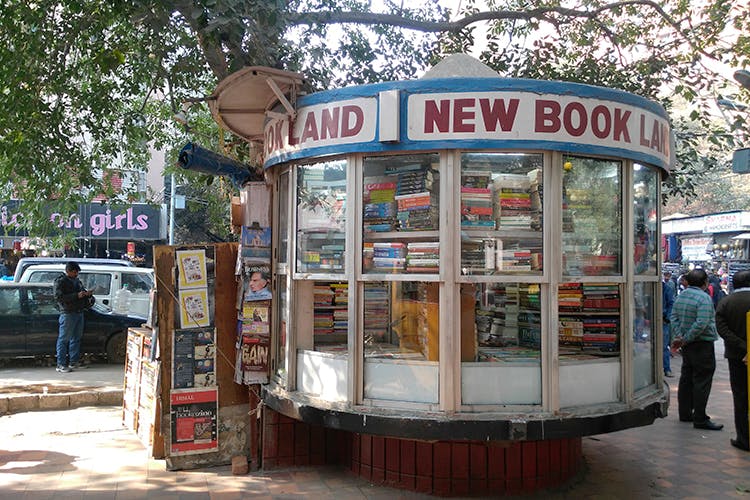 Building,Kiosk,Outdoor structure