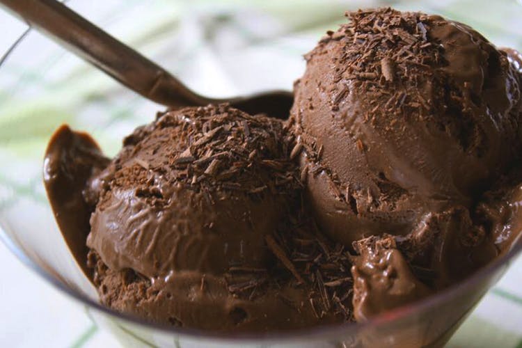 Food,Chocolate ice cream,Ice cream,Dondurma,Frozen dessert,Gelato,Dish,Dessert,Cuisine,Ingredient