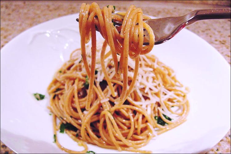 Dish,Food,Cuisine,Spaghetti,Al dente,Noodle,Bucatini,Bigoli,Chinese noodles,Spaghetti aglio e olio