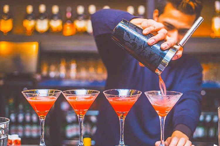 Drink,Alcoholic beverage,Distilled beverage,Cocktail,Classic cocktail,Champagne cocktail,Bartender,Liqueur,Bacardi cocktail,Martini