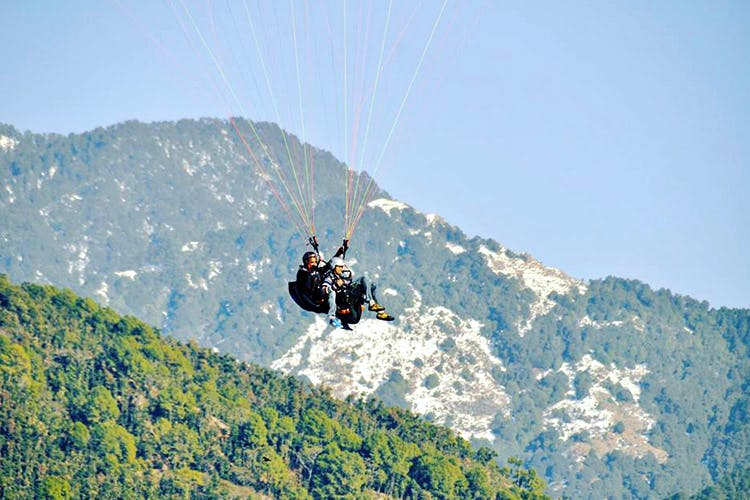 Extreme sport,Air sports,Windsports,Paragliding,Hill station,Fun,Mountain,Ridge,Parachute,Parachuting