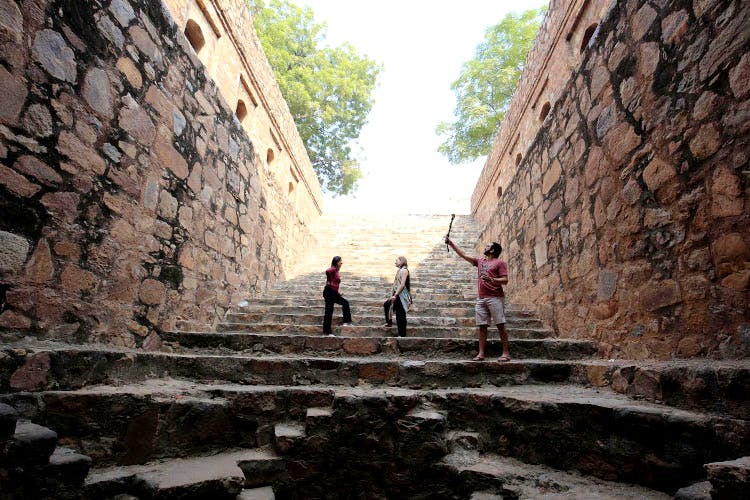 Wall,Street,Alley,Infrastructure,Ruins,Tree,Architecture,Road,Rock,Archaeological site