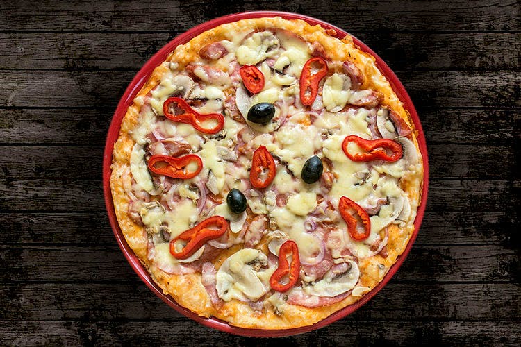Dish,Food,Cuisine,Pizza,Ingredient,Italian food,Vegetarian food,Pizza cheese,Produce,Recipe