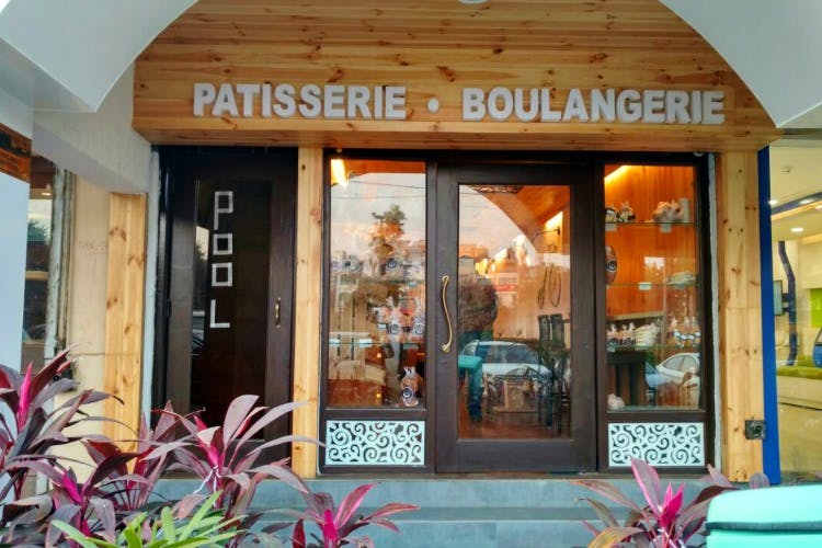 Building,Real estate,Floristry,Facade,Restaurant,Retail,Display window,Outlet store