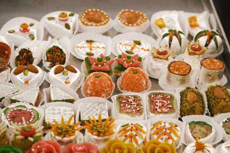 Food,Dish,Cuisine,Finger food,Ingredient,Canapé,Meal,Garnish,appetizer,Hors d'oeuvre