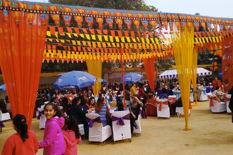 Marketplace,Public space,Crowd,Event,Fun,Bazaar,Fair,Market,Stall,Festival