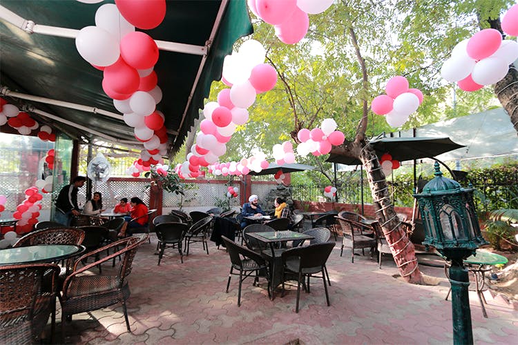 Balloon,Pink,Party supply,Party,Architecture,Table,Event,Toy,Plant,Building