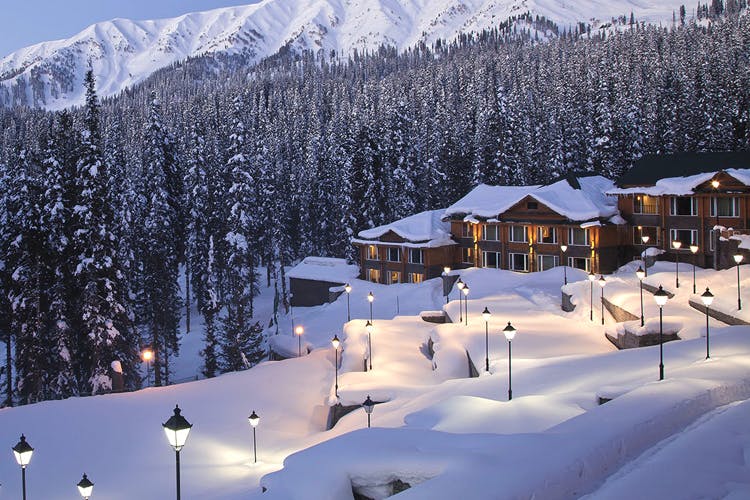 Snow,Winter,Property,Hill station,Ski resort,Home,Mountain range,Mountain,Tree,Resort